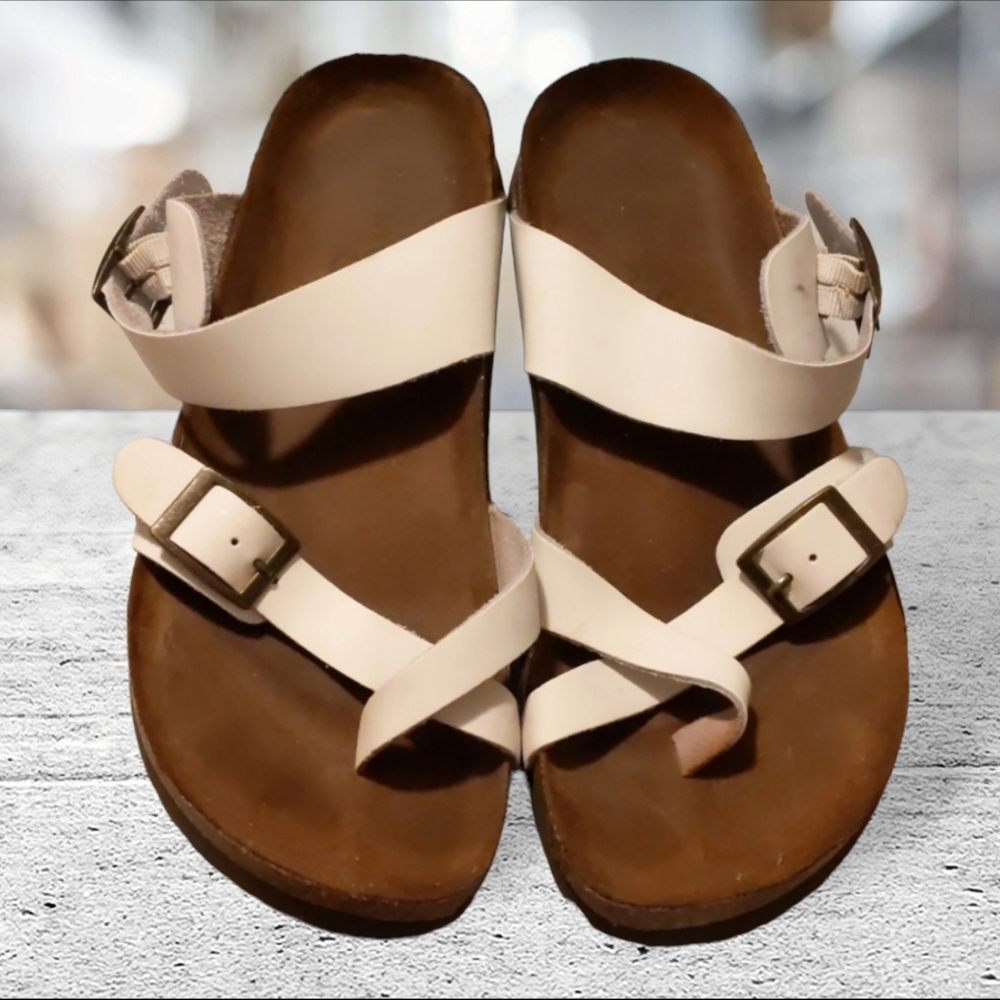 Mountain sole white adjustable toe loop sandals size 7